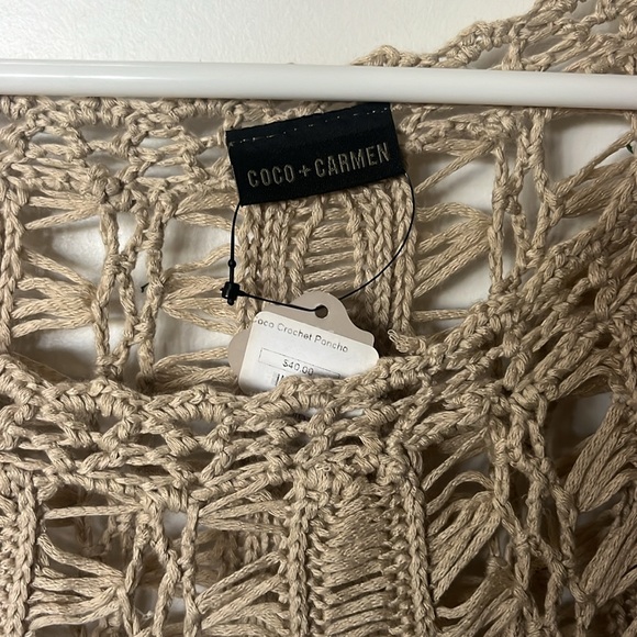 NWT. Coco & Carmen tan and cream, crochet bohemian poncho with tassels. - Picture 3 of 7